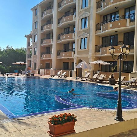 Flora Beach Private Aparthotel Pomorie Exteriör bild