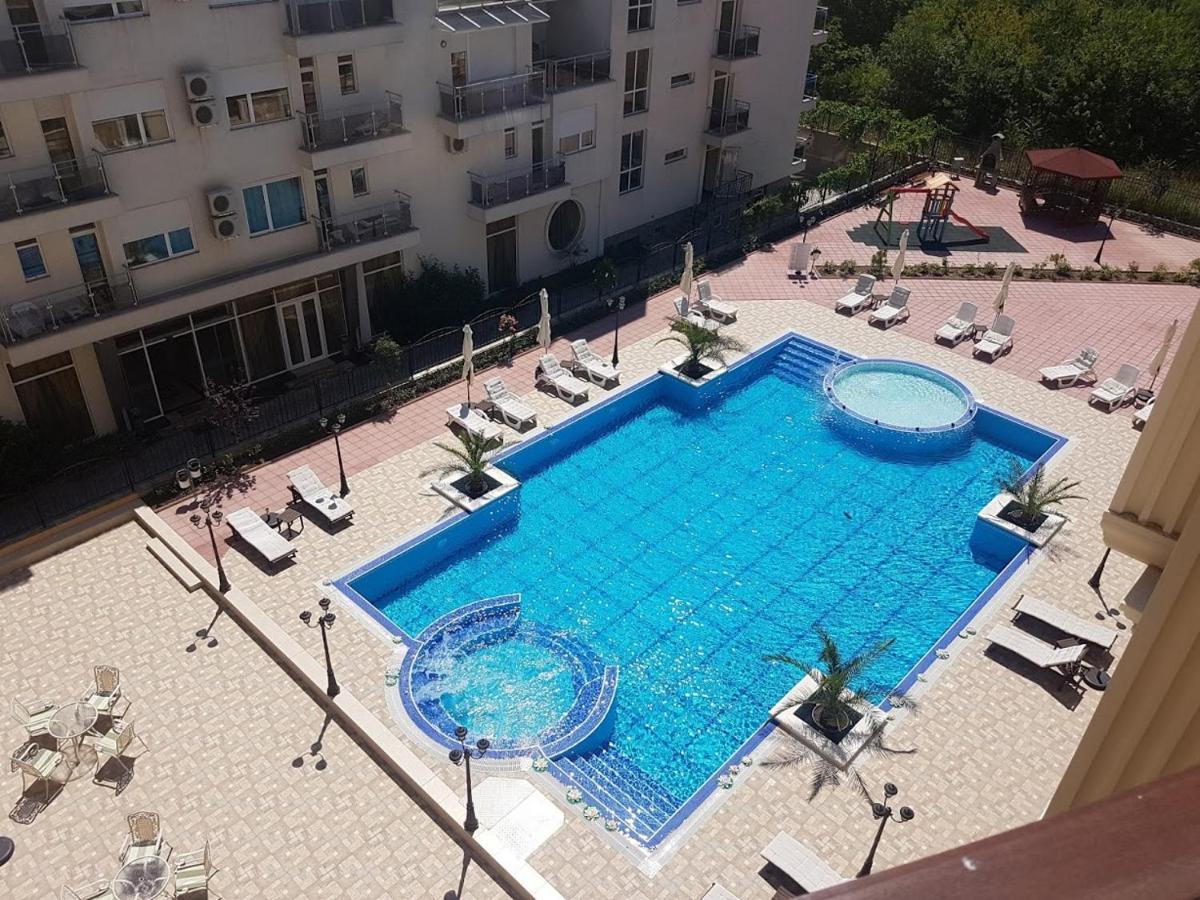 Flora Beach Private Aparthotel Pomorie Exteriör bild