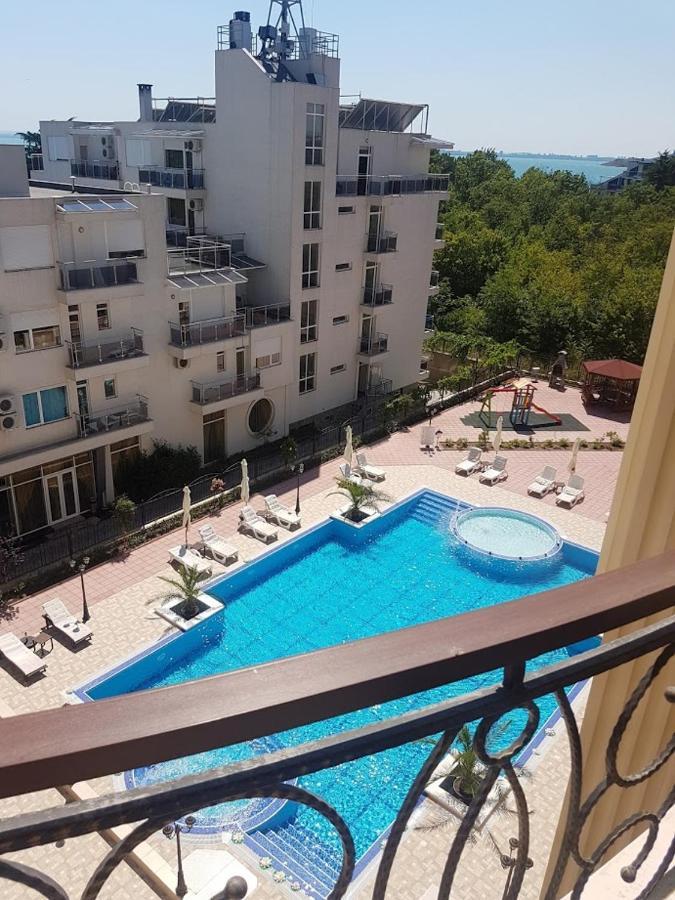 Flora Beach Private Aparthotel Pomorie Exteriör bild