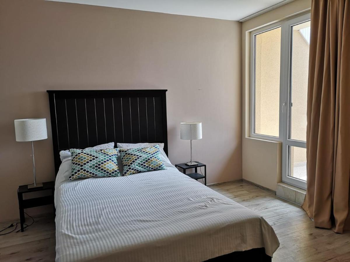 Flora Beach Private Aparthotel Pomorie Exteriör bild