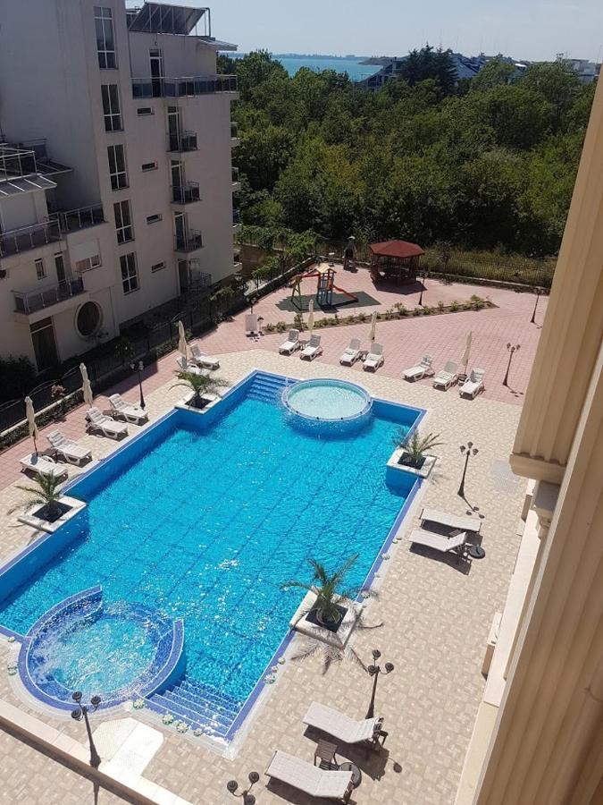 Flora Beach Private Aparthotel Pomorie Exteriör bild