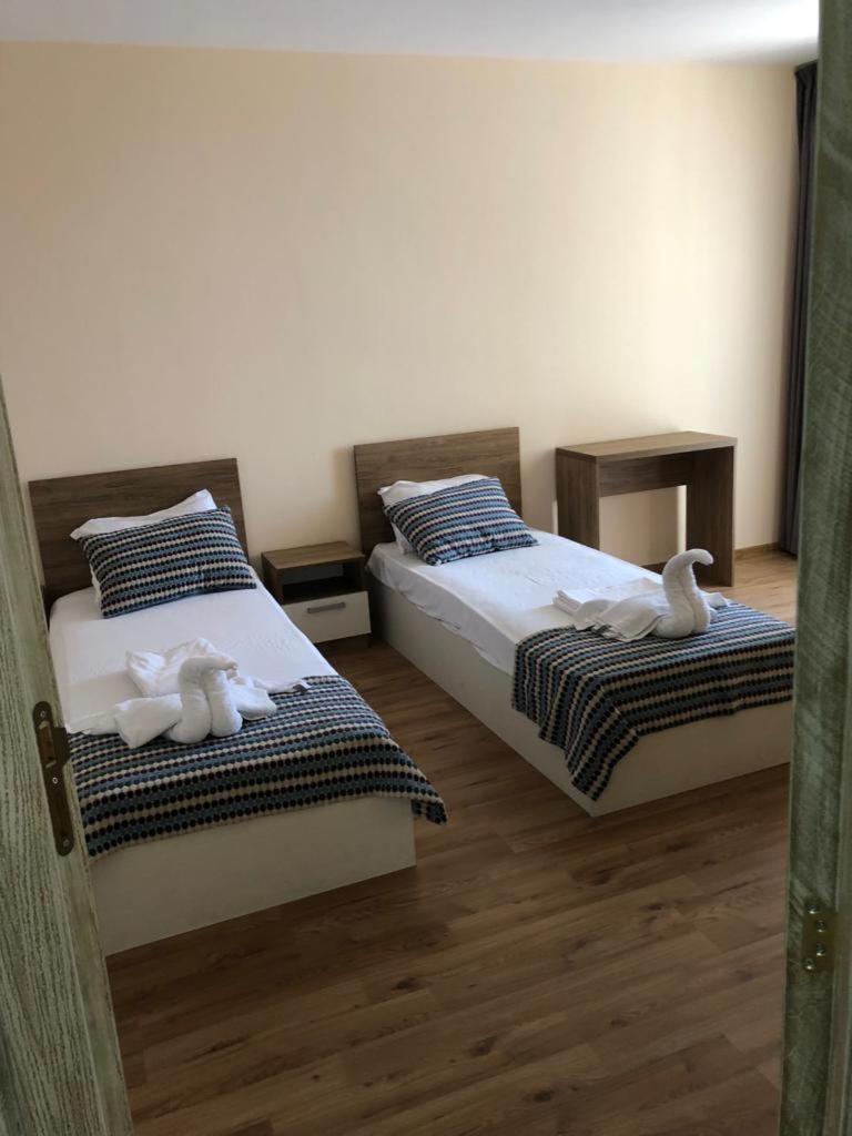 Flora Beach Private Aparthotel Pomorie Exteriör bild