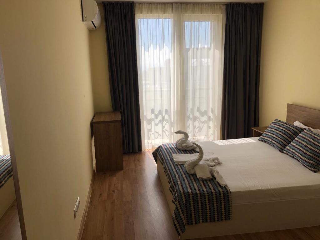 Flora Beach Private Aparthotel Pomorie Exteriör bild