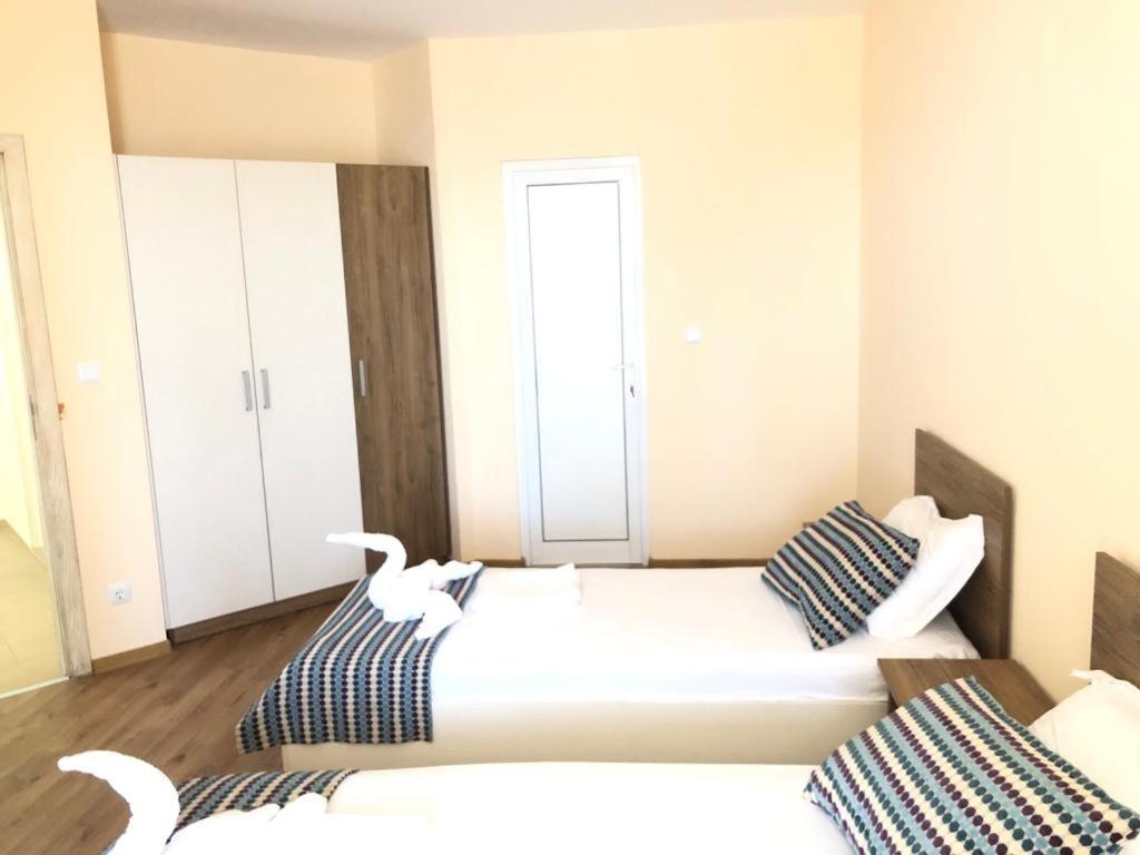 Flora Beach Private Aparthotel Pomorie Exteriör bild